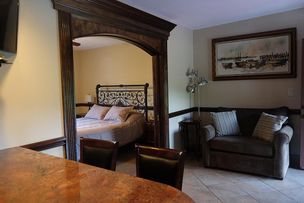 Chalet Inn & Suites Centerport Luaran gambar