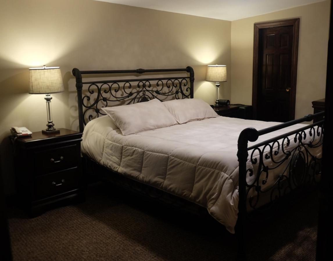 Chalet Inn & Suites Centerport Luaran gambar