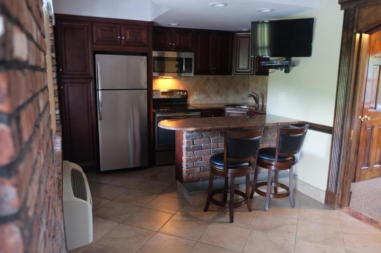 Chalet Inn & Suites Centerport Luaran gambar