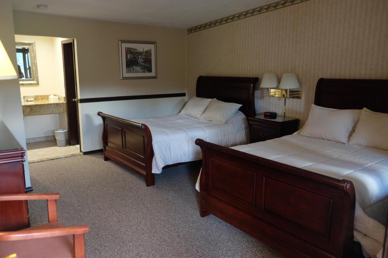 Chalet Inn & Suites Centerport Luaran gambar