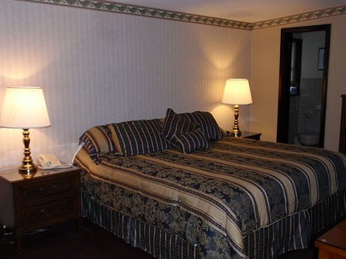 Chalet Inn & Suites Centerport Luaran gambar