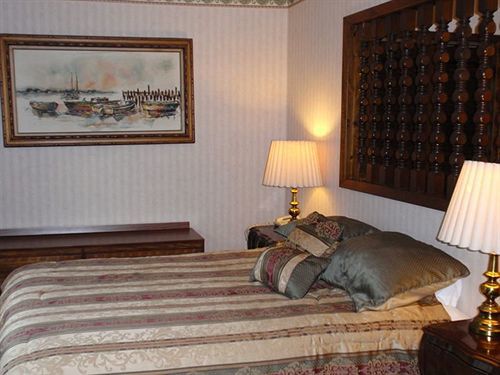 Chalet Inn & Suites Centerport Luaran gambar