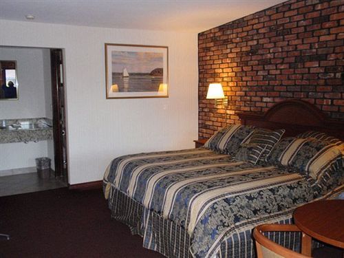 Chalet Inn & Suites Centerport Luaran gambar
