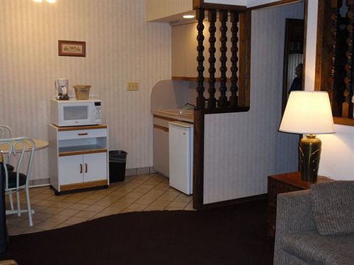 Chalet Inn & Suites Centerport Luaran gambar