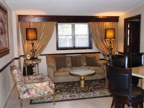 Chalet Inn & Suites Centerport Luaran gambar