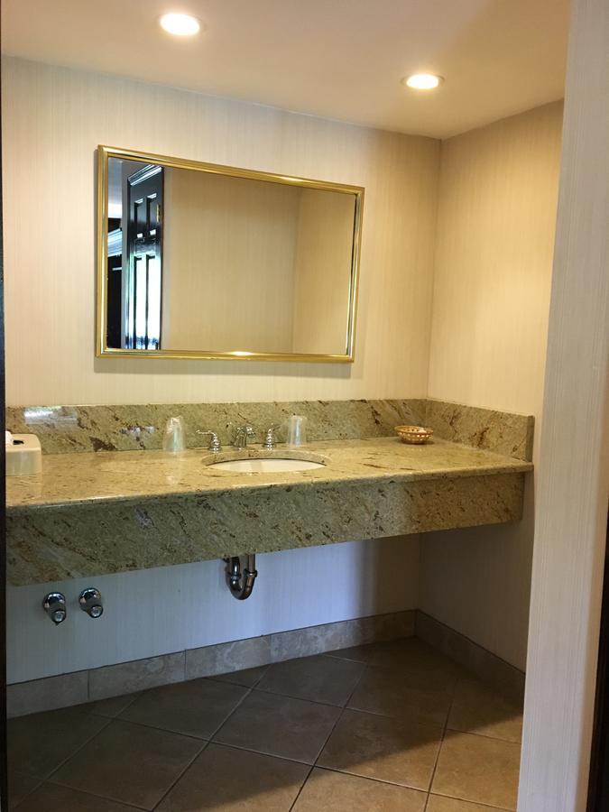Chalet Inn & Suites Centerport Luaran gambar