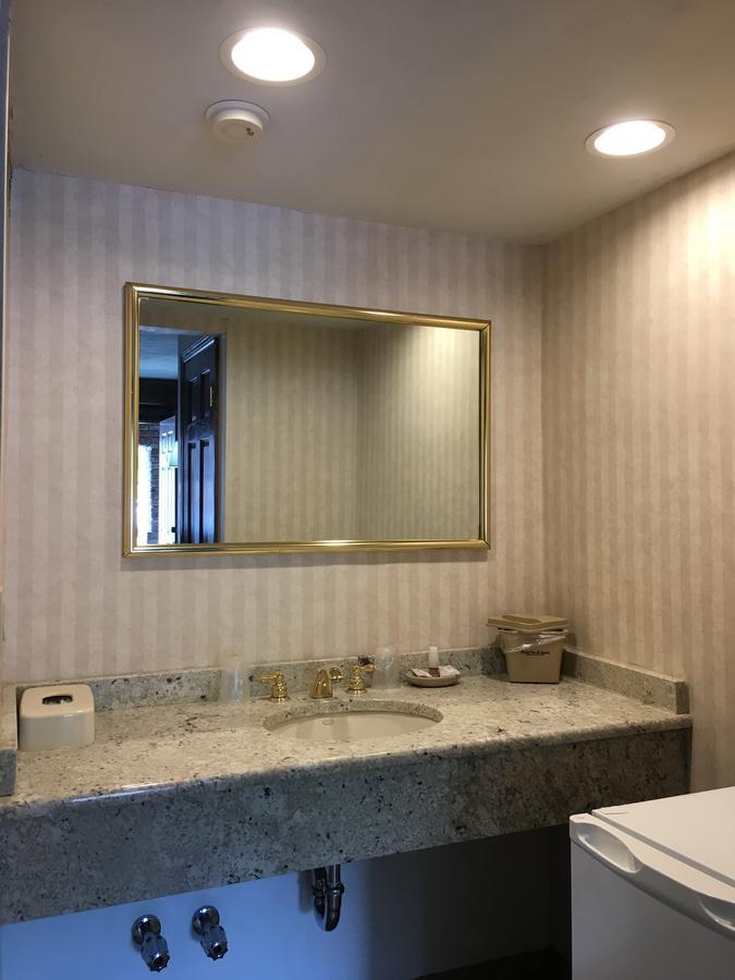 Chalet Inn & Suites Centerport Luaran gambar